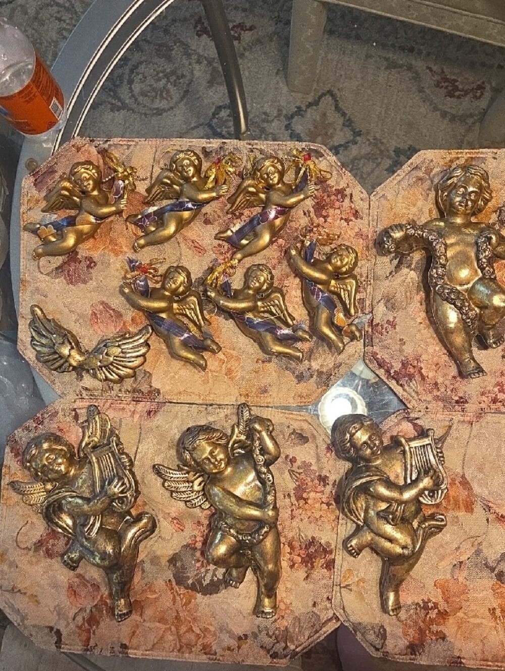 Christmas Items - Picture 3 of 10
